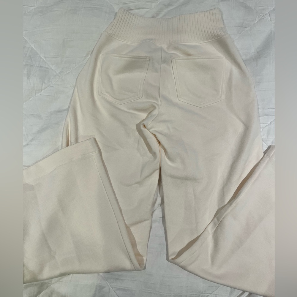 ALO Yoga serenity wide leg Cream Pants